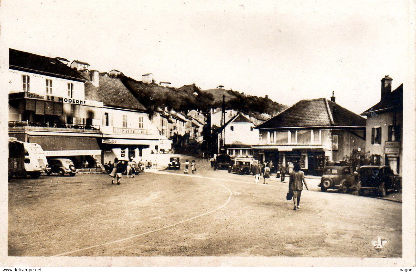 01 : Bellegarde-sur-Valserine : Place Victor-Bérard :( cpsm P.F. )