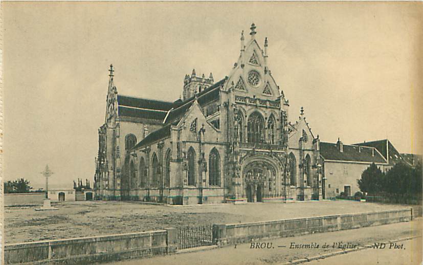 01 - BROU - Ensemble de l'Eglise (ND Phot. 1)