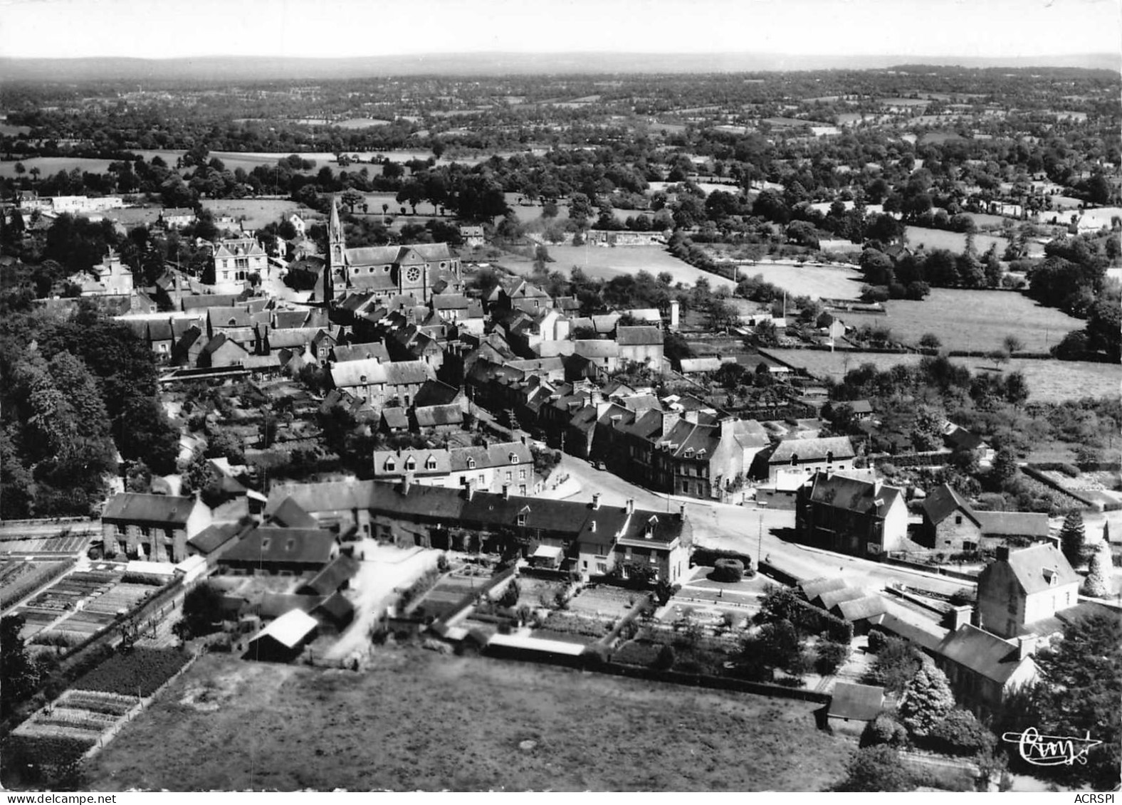 01 Landivy vue générale aérienne 22 / MP7122