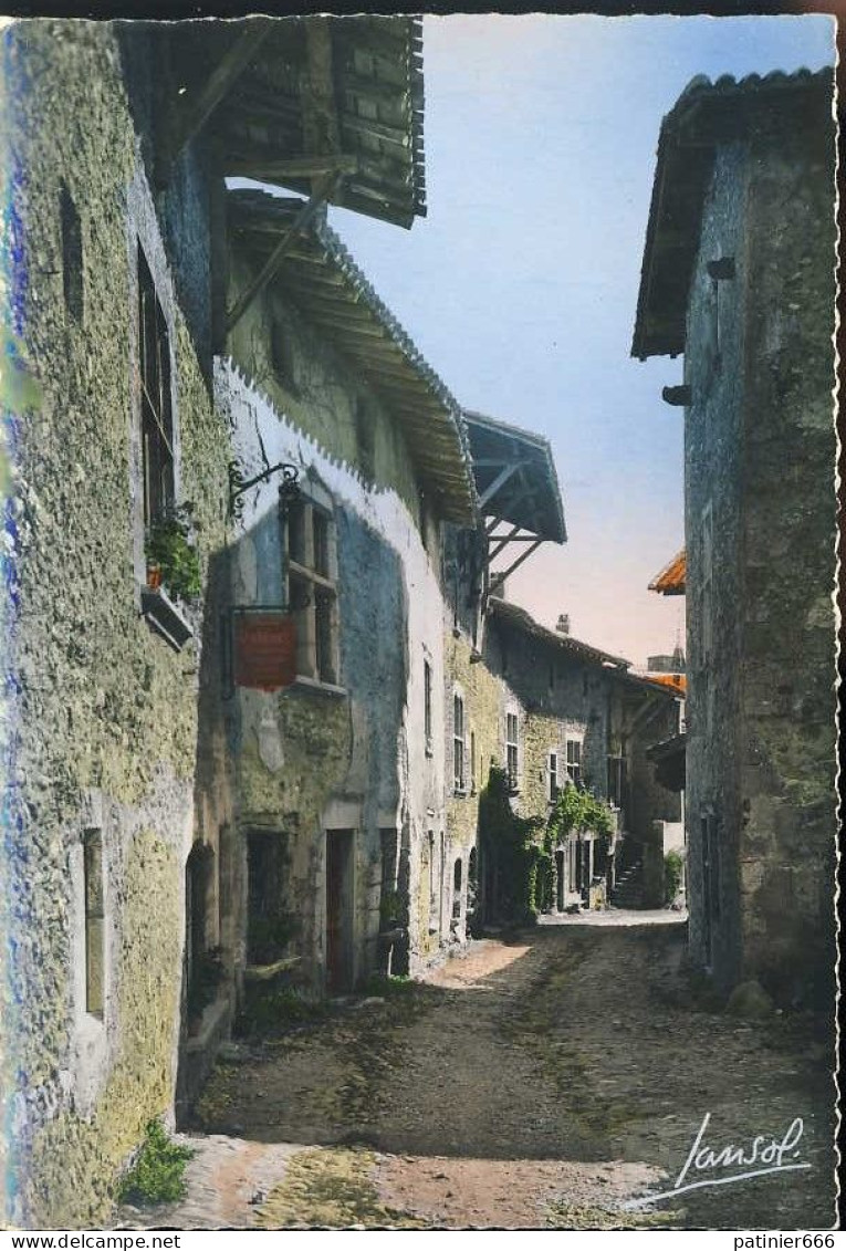 01 pérouges
