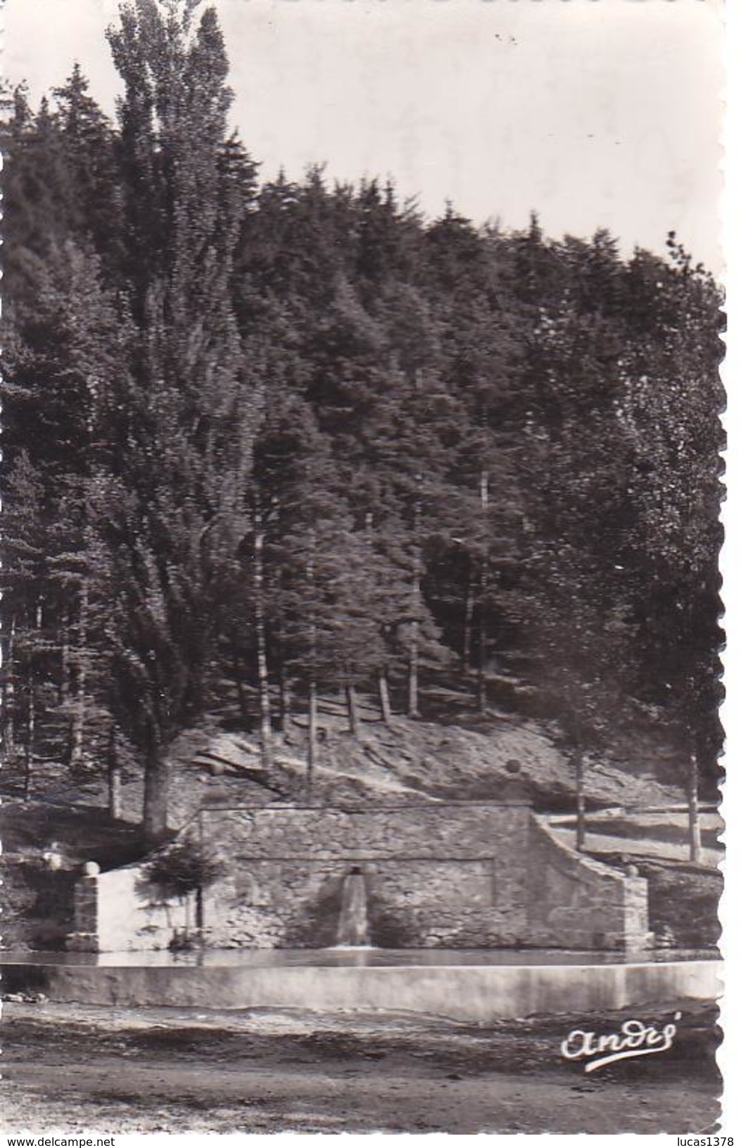 04 / CHAUFFAYER  LA FONTAINE DU CHATEAU DES HERBEYS