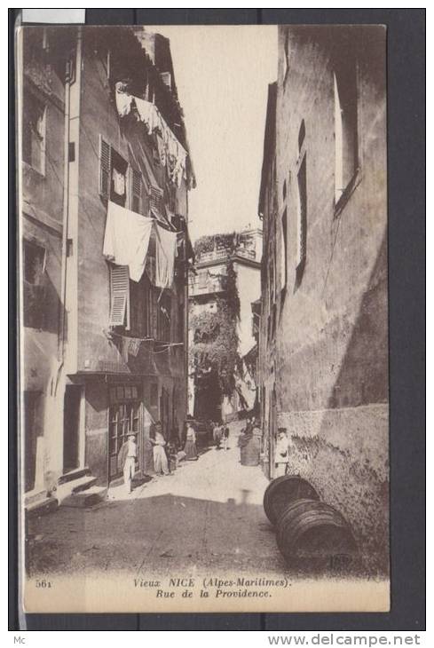 06 -  Vieux Nice - Rue de la Providence  - animée