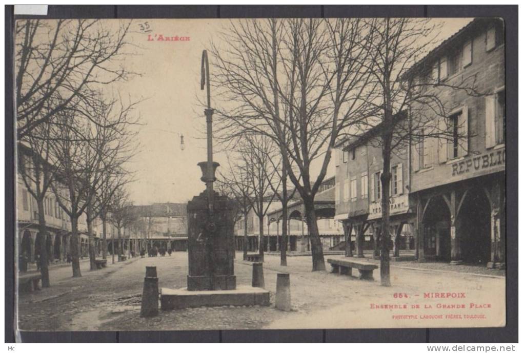 09 - Mirepoix -  Ensemble de la grande Place