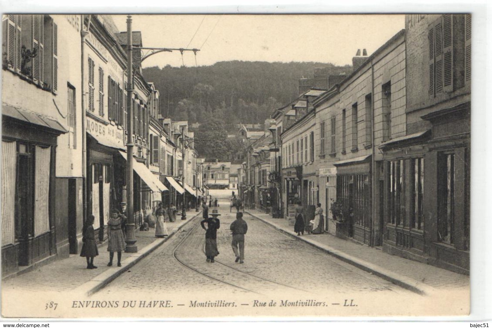 1 cpa Montivilliers - Rue de Montivilliers