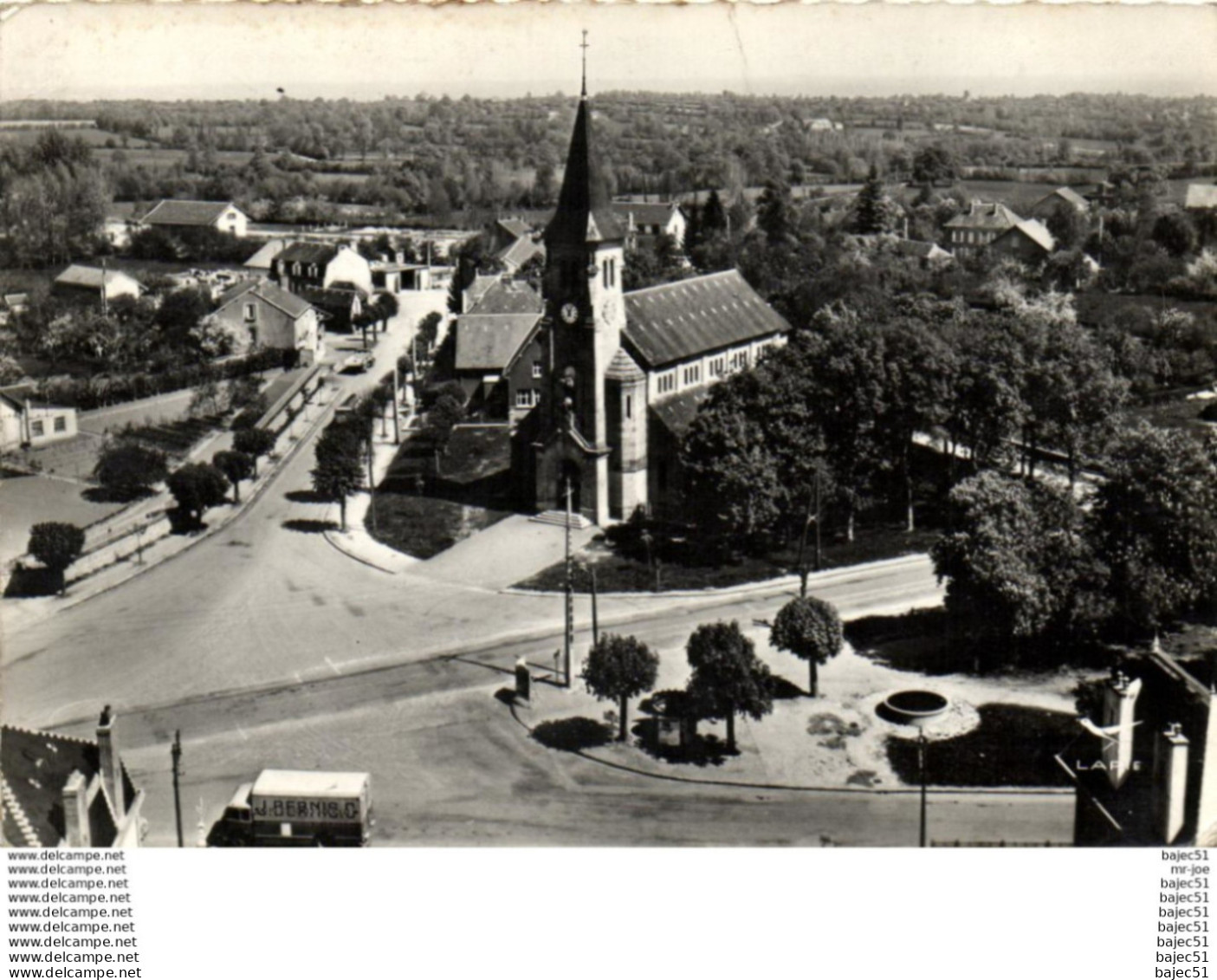 1 cpsm Dun le palestel - place de l'église