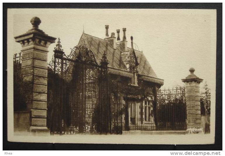 10 Chaource chateau sépia    D10D  K10080K  C10080C RH026050