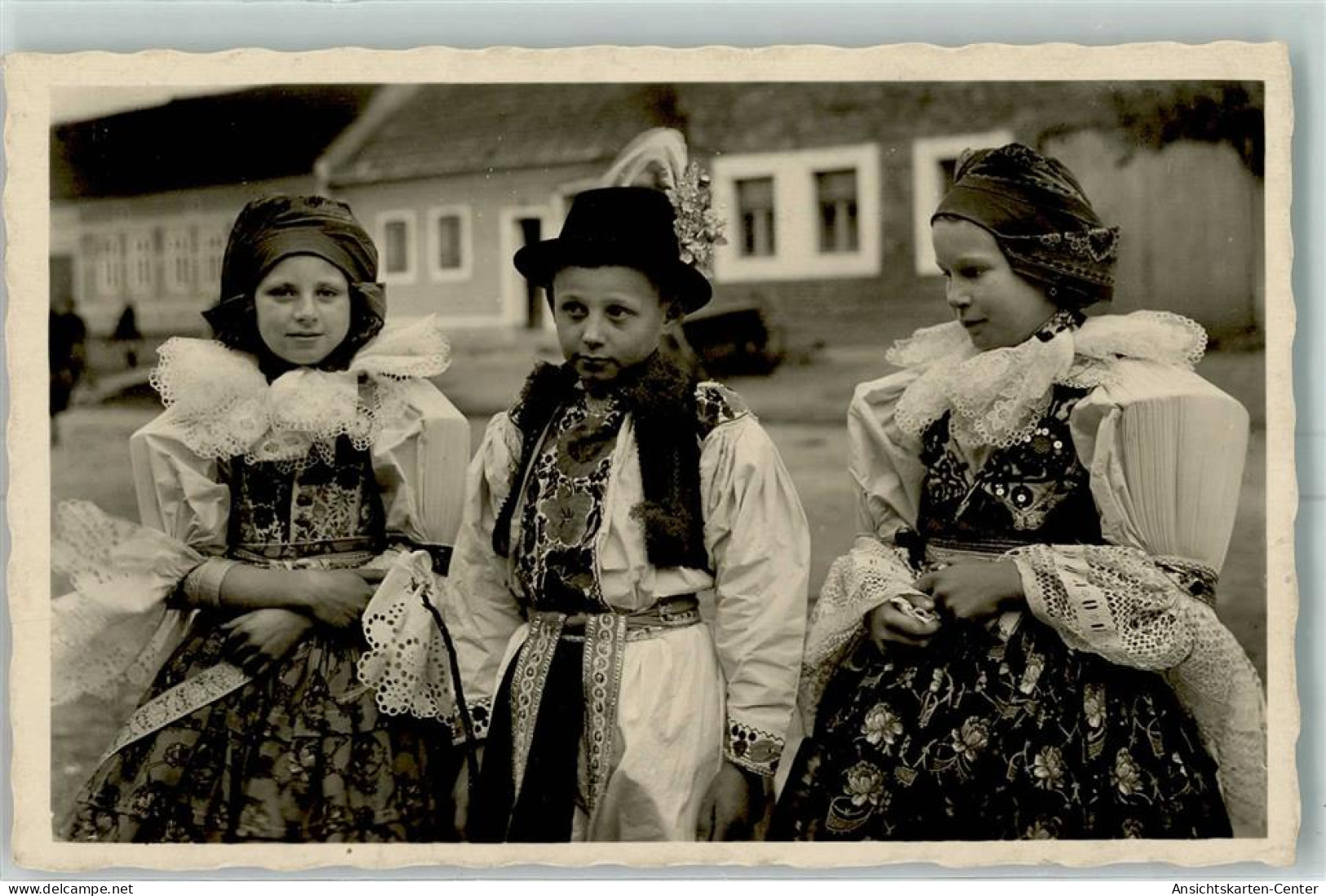 10192576 - Kinder Trachten