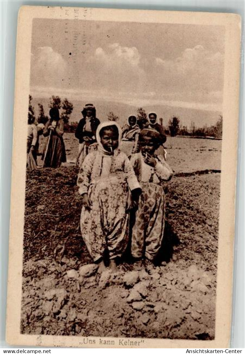 10713522 - Bauern Tageloehner Kinder Zigaretten