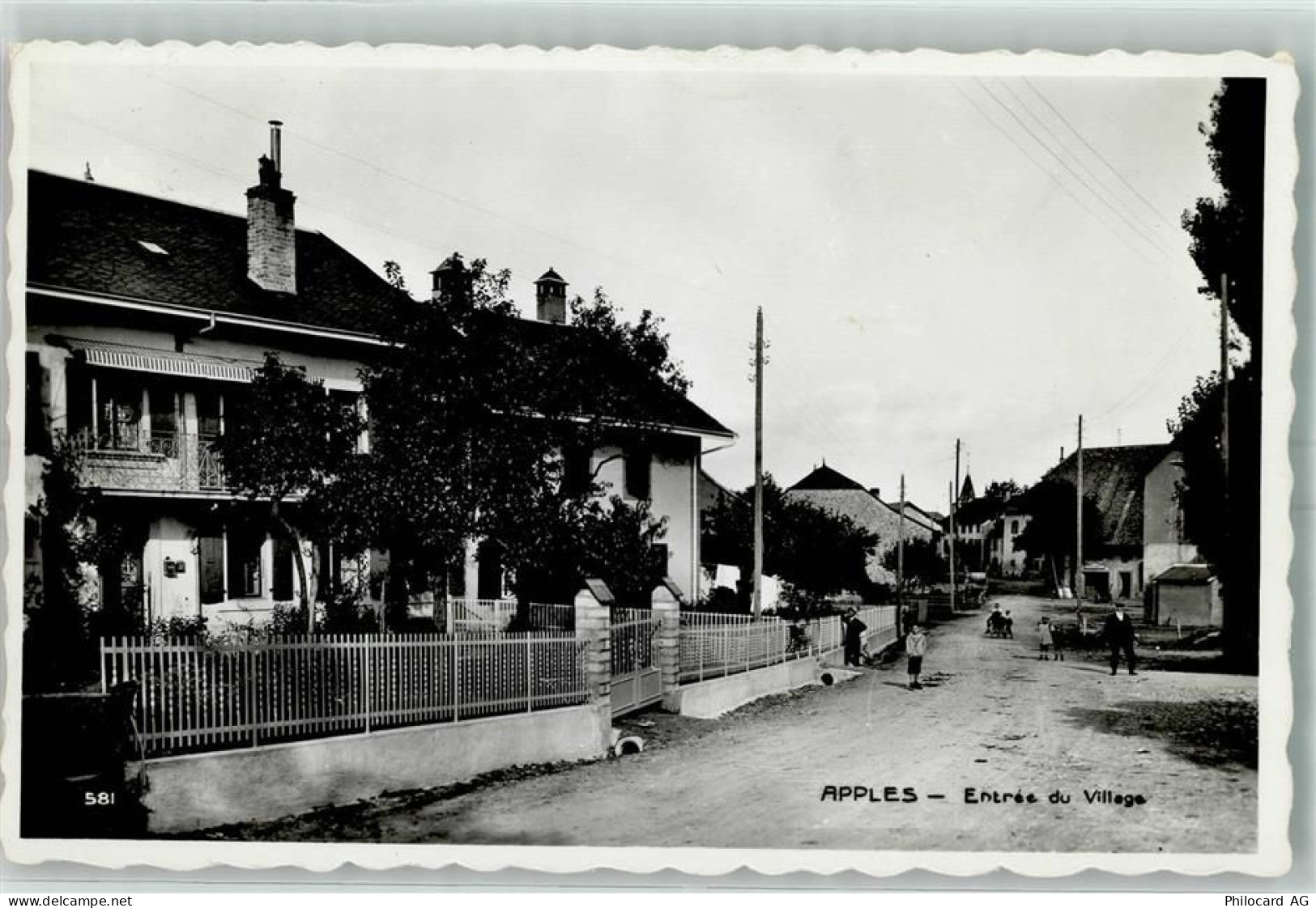 1143 Apples - Entree du Village - 13173252