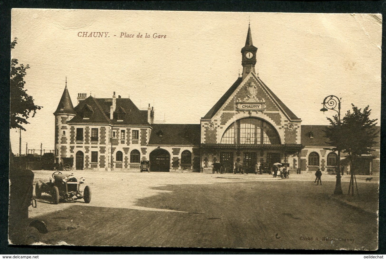 11530 CPA  CHAUNY (02) Place de la Gare
