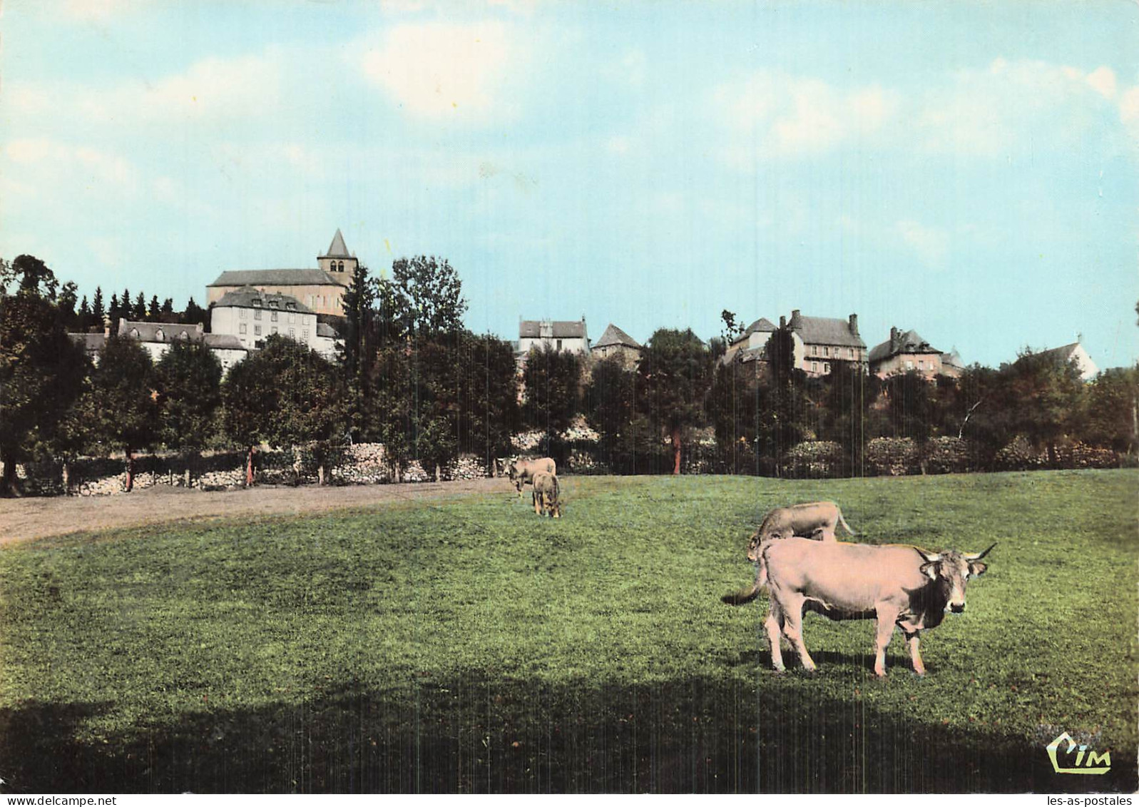 12 LAGUIOLE PATURAGE AUTOUR DE LAGUIOLE