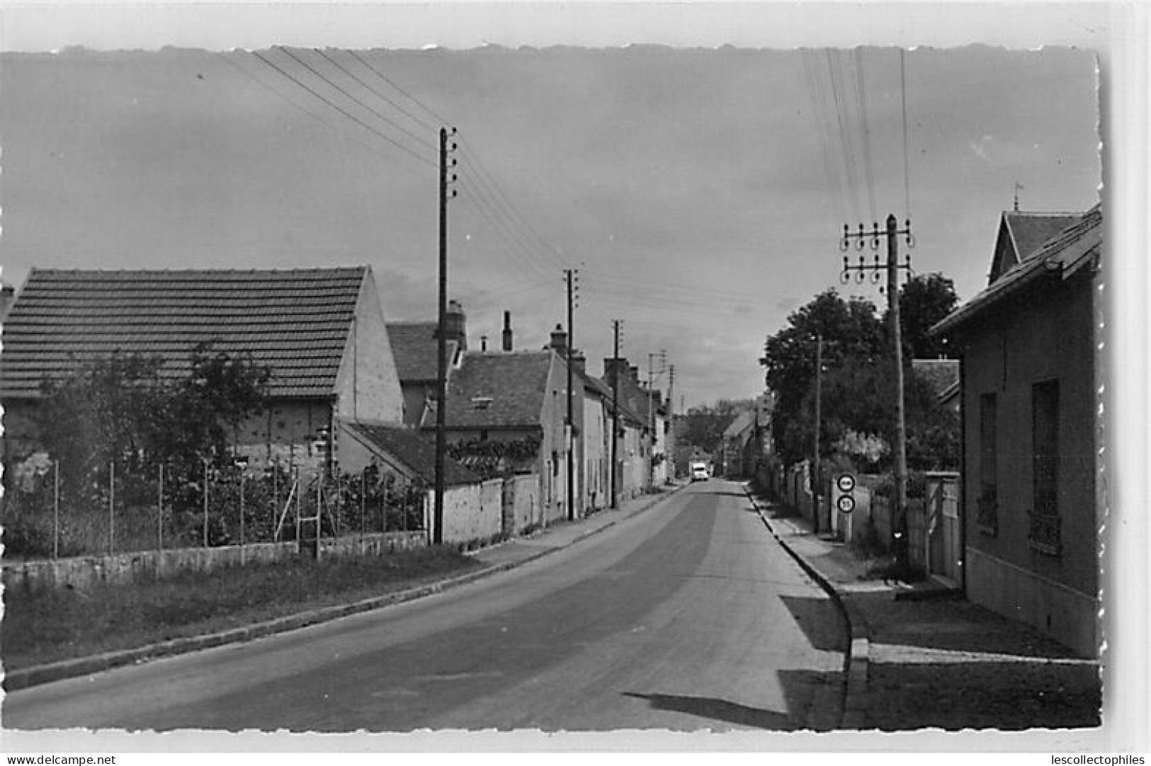 12017 - VOULX - CPSM - LA BRUYERE