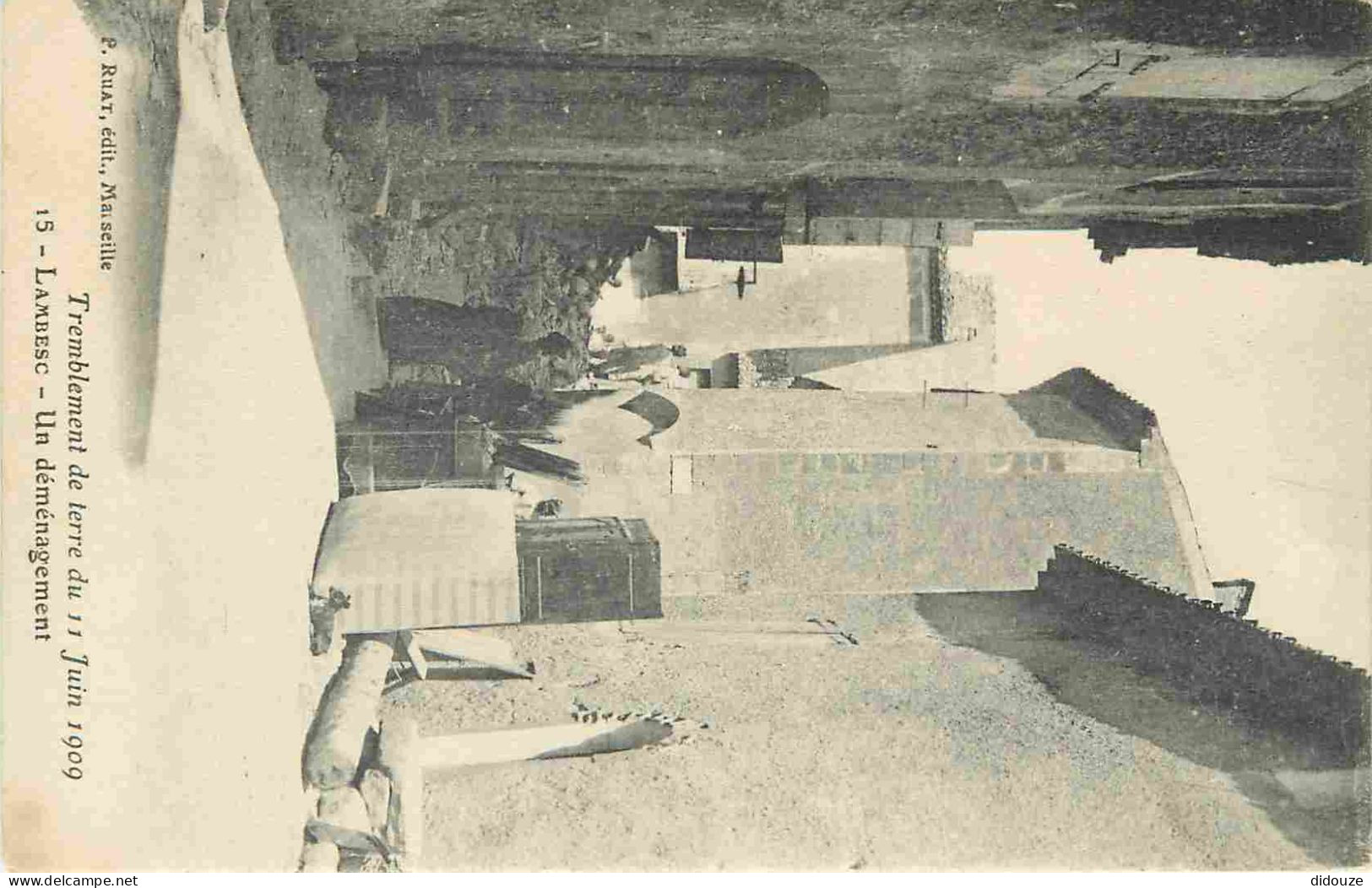 13 - Lambesc - Tremblement de terre du 11 juin 1909 - Un déménagement - Animée - CPA - Voir Scans Recto-Verso