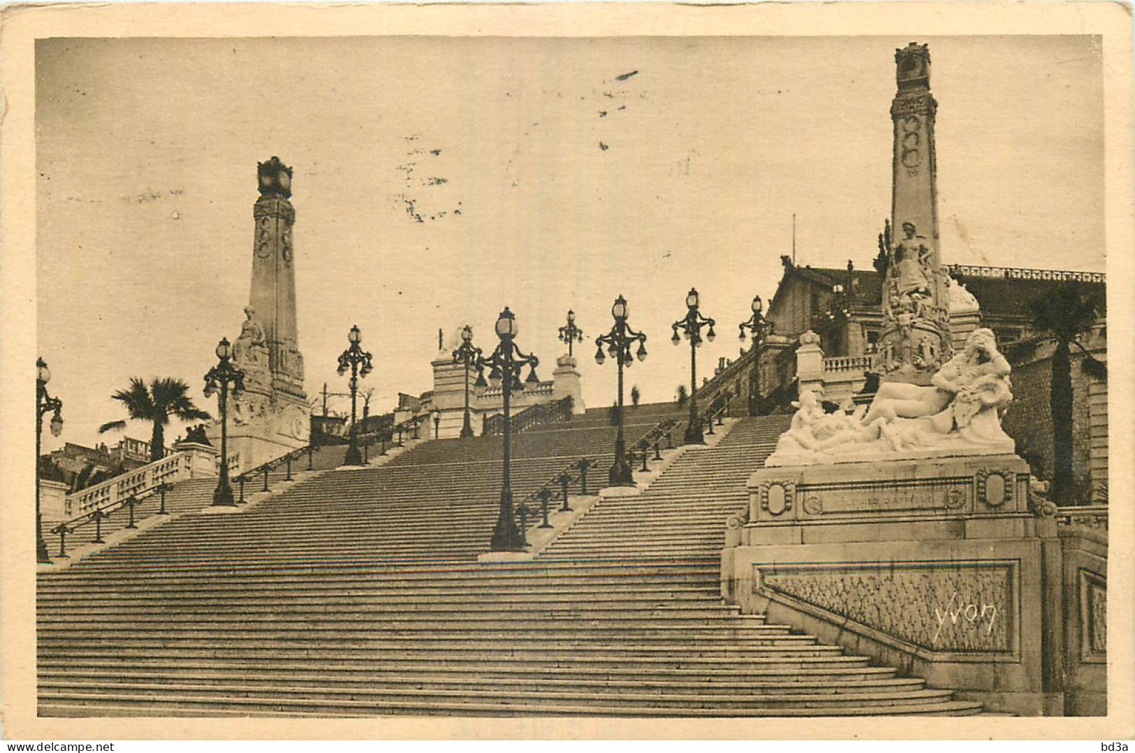 13 - MARSEILLE - ESCALIER MONUMENTAL