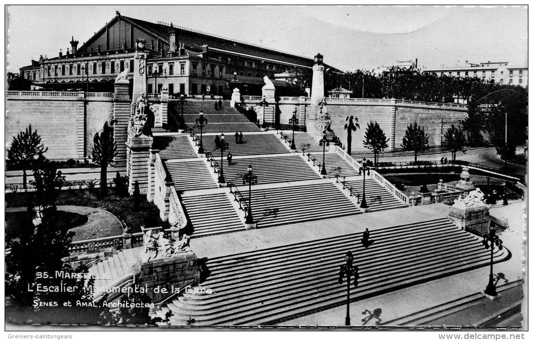 13 MARSEILLE - l'escalier monumental de la gare