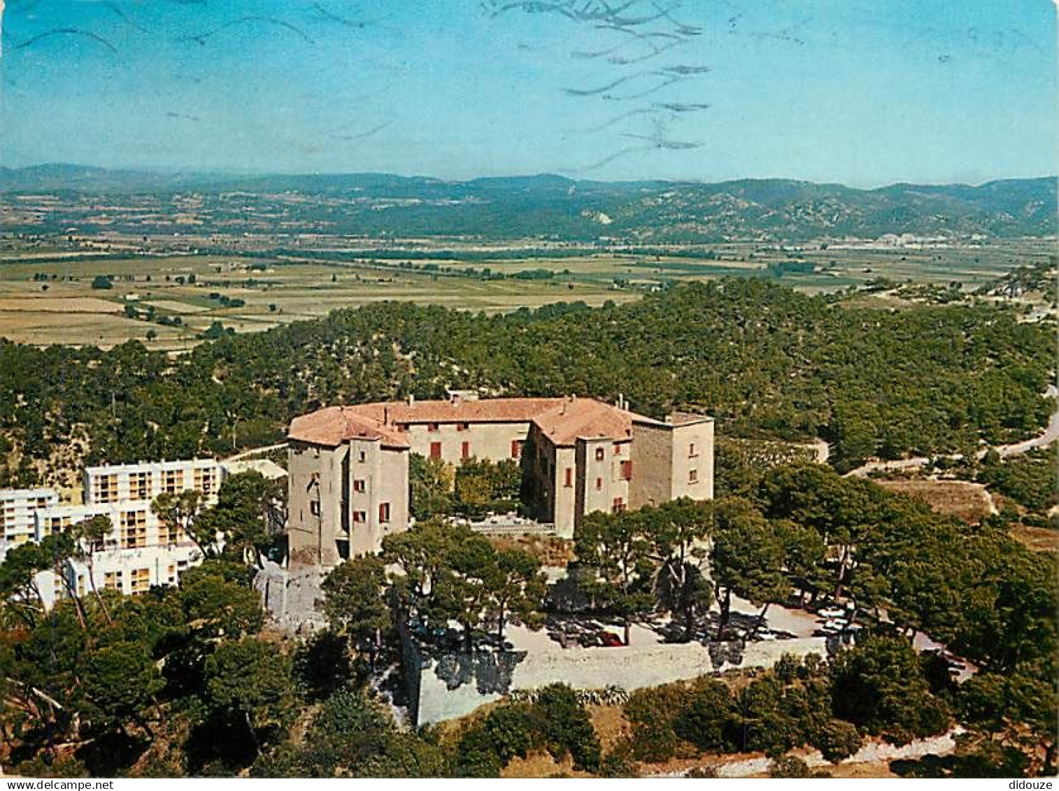13 - Meyrargues - Le Château - Vue aérienne - CPM - Voir Scans Recto-Verso