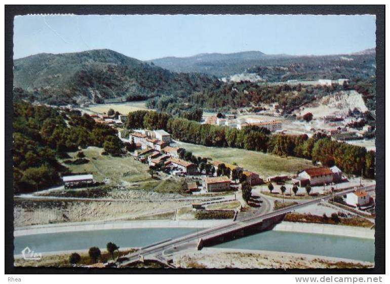 13 Meyrargues vue aerienne    D13D  K13074K  C13059C RH027613