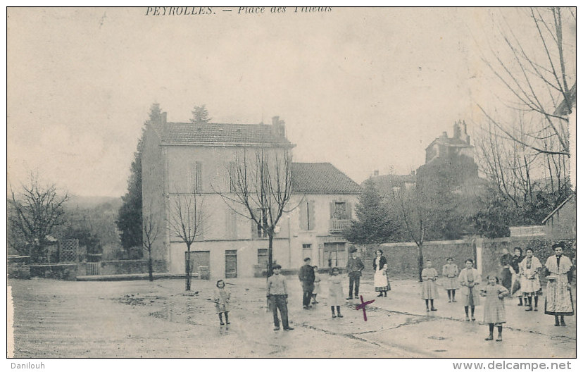 13 // PEYROLLES  place des Tilleuls   ANIMEE  **