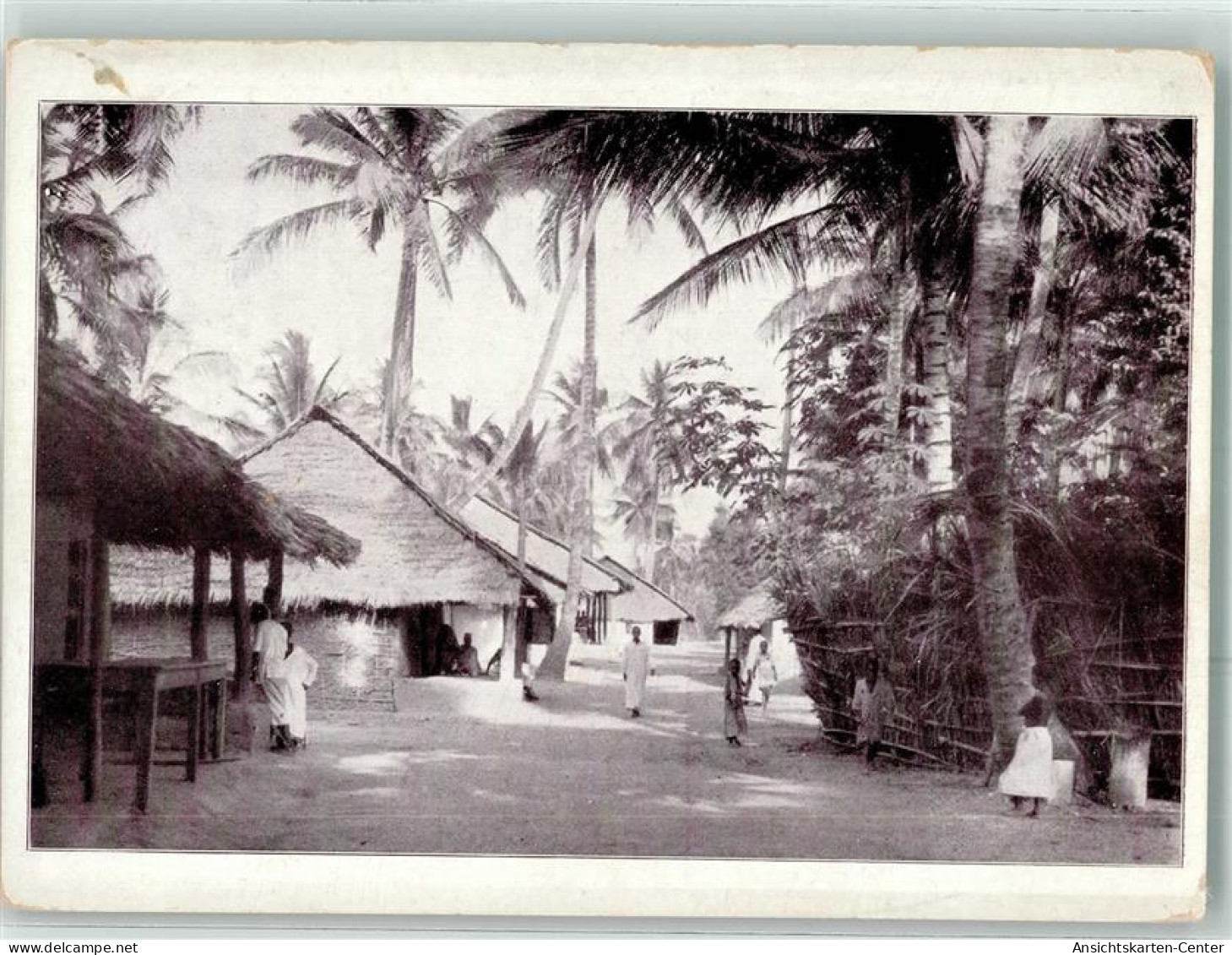 13281809 - Dorfstrasse im Digolande in Tansania