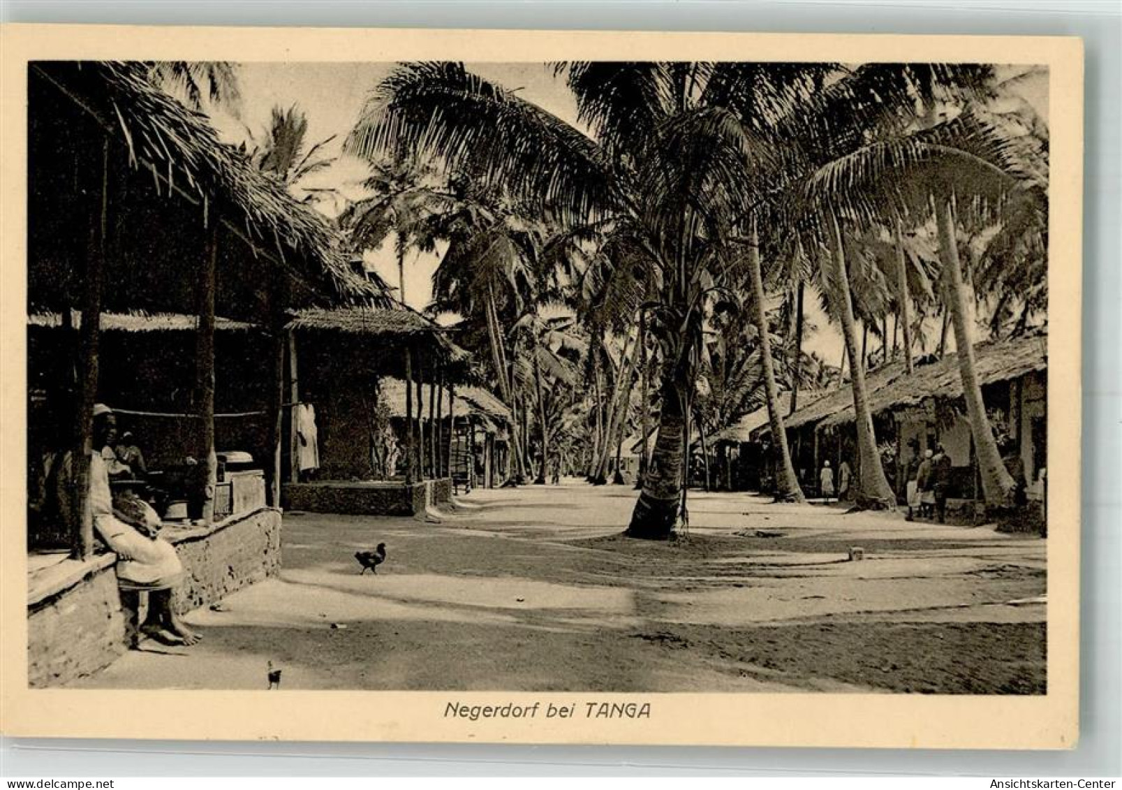 13540748 - Volkstypen bei Tanga Huettendorf  Tansania