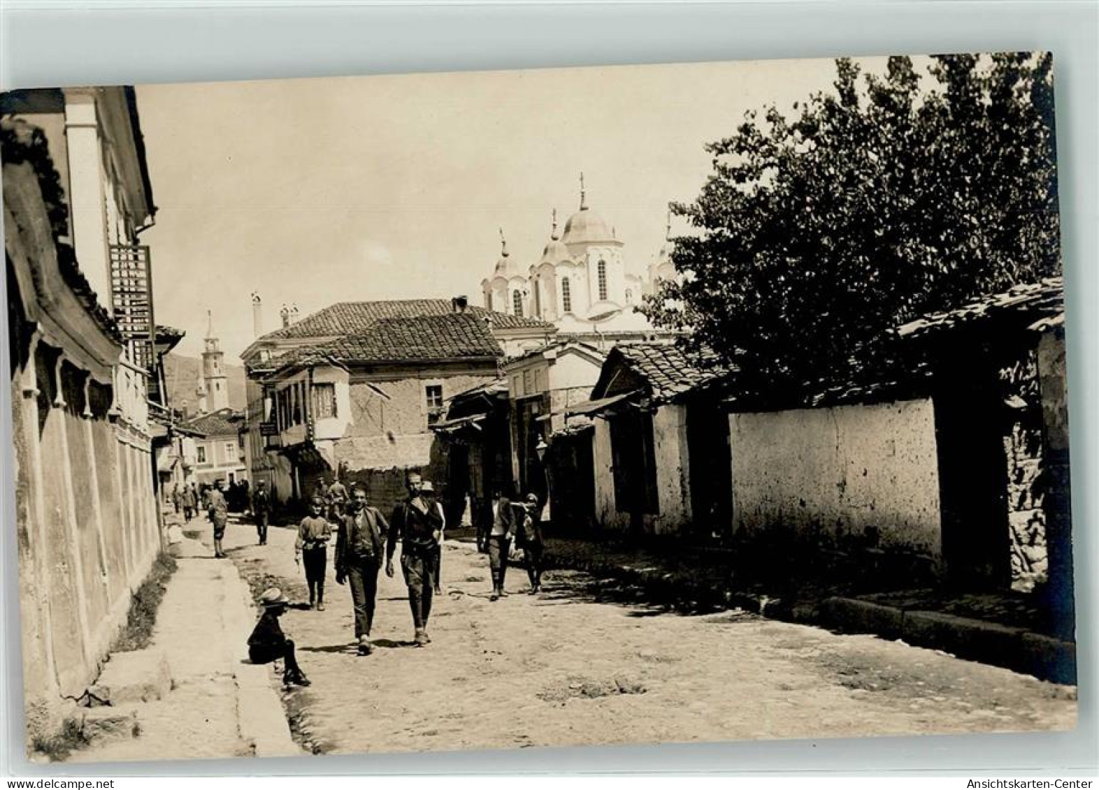 13928678 - Strasse Maenner Volkstypen Turm