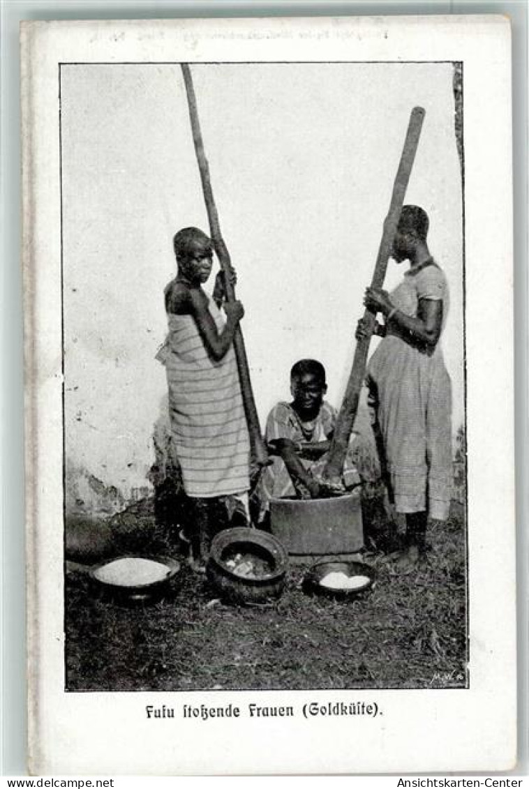 13957244 - Fufu stossende Frauen