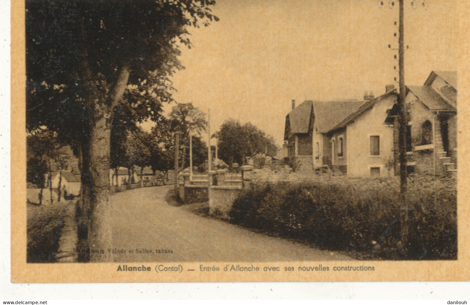 15 // ALLANCHE   entrée d allanche avec ses nouvelles constructions