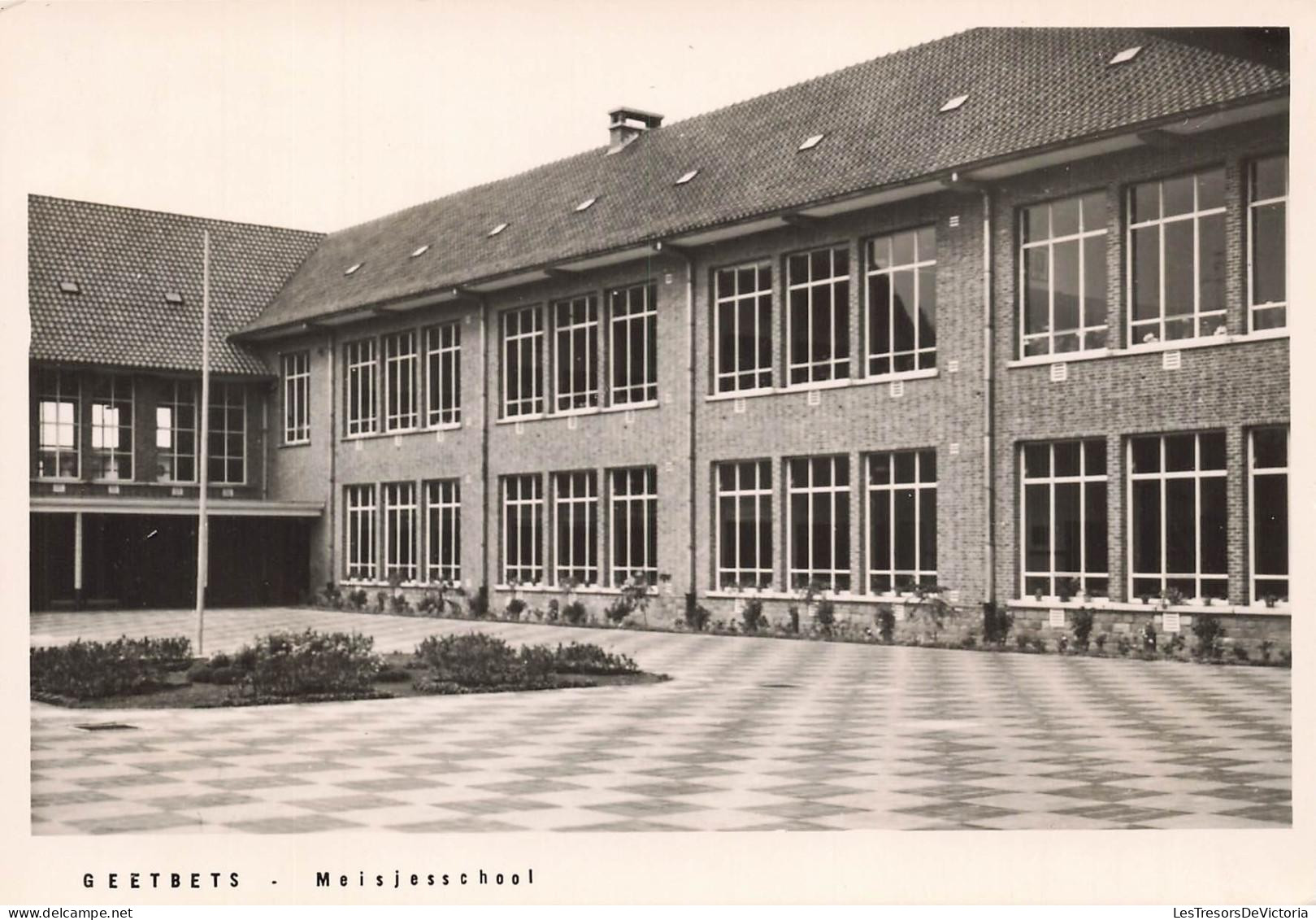 [-15%] BELGIQUE - Geetbets - Meisjesschool - Ecole de filles - Cour - Fenêtre - Etablissement - Carte postale