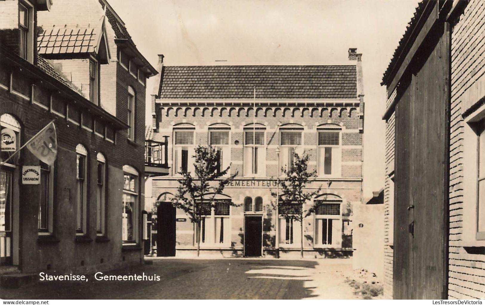 [-15%] PAYS-BAS - Stavenisse - Gemeentehuis - vue sur lhôtel de ville - vue générale - face à lentrée -Carte