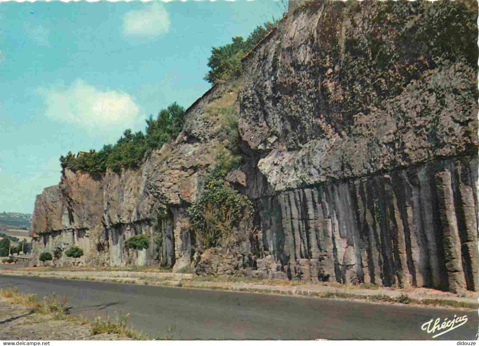 15 - Saint Flour - Environ de Saint Flour - . Les Orgues Basaltiques - Carte dentelée - CPM - Voir Scans Recto-Verso