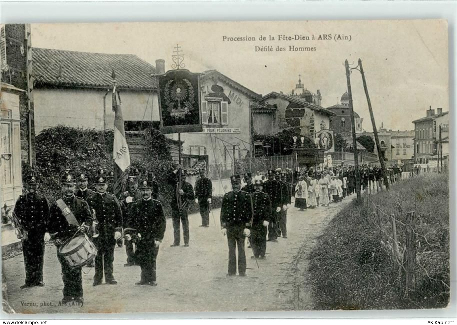 16130 Ars - Soldaten Fahne Defile des Hommes - 51891024