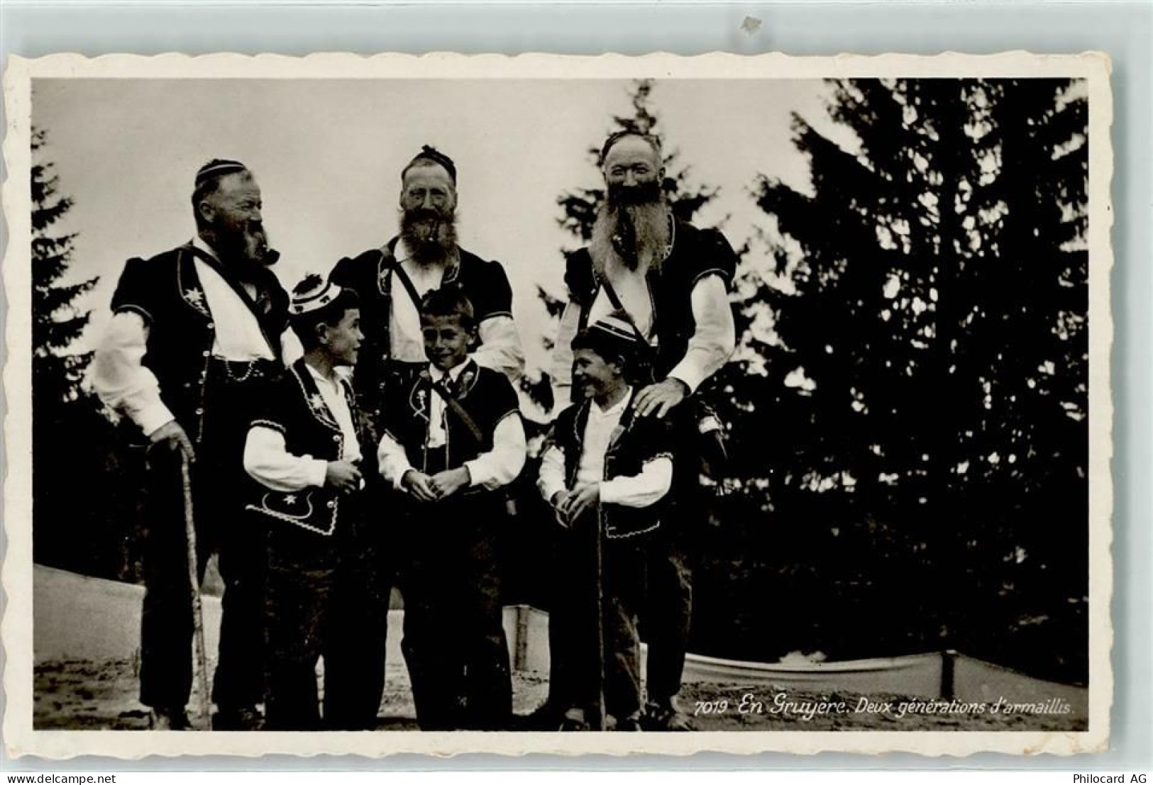 1663 Gruyères - Deux generations Armaillis - 10610600