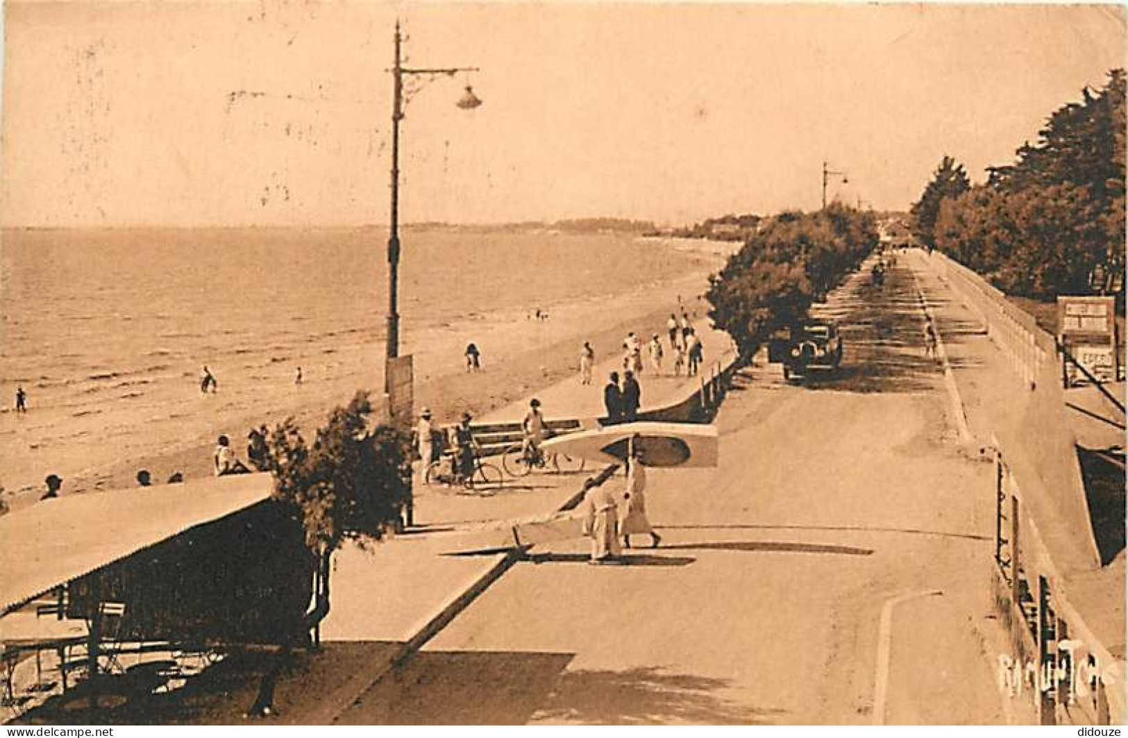 17 - Chatelaillon Plage - La Plage - Automobiles - CPA - Oblitération ronde de 1938 - Voir Scans Recto-Verso