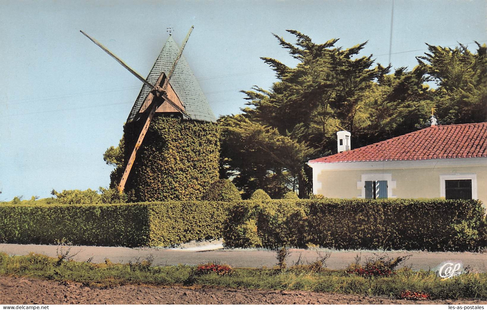 17 MATHA LE MOULIN DE MATHA ILE D OLERON