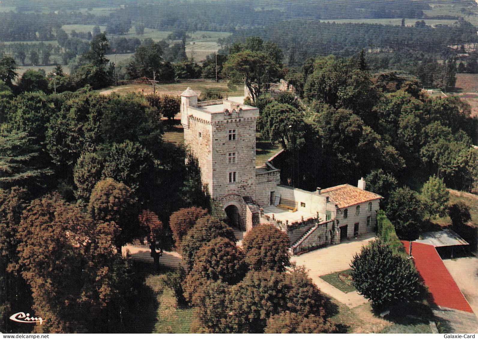 17 MONTENDRE LE CHATEAU DE MONTENDRE