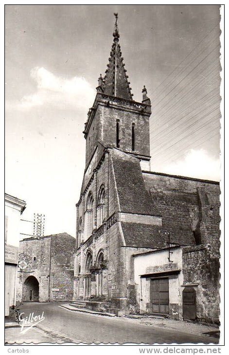 17 PONT-L'ABBE-D'ARNOULT  Façade de l'Eglise