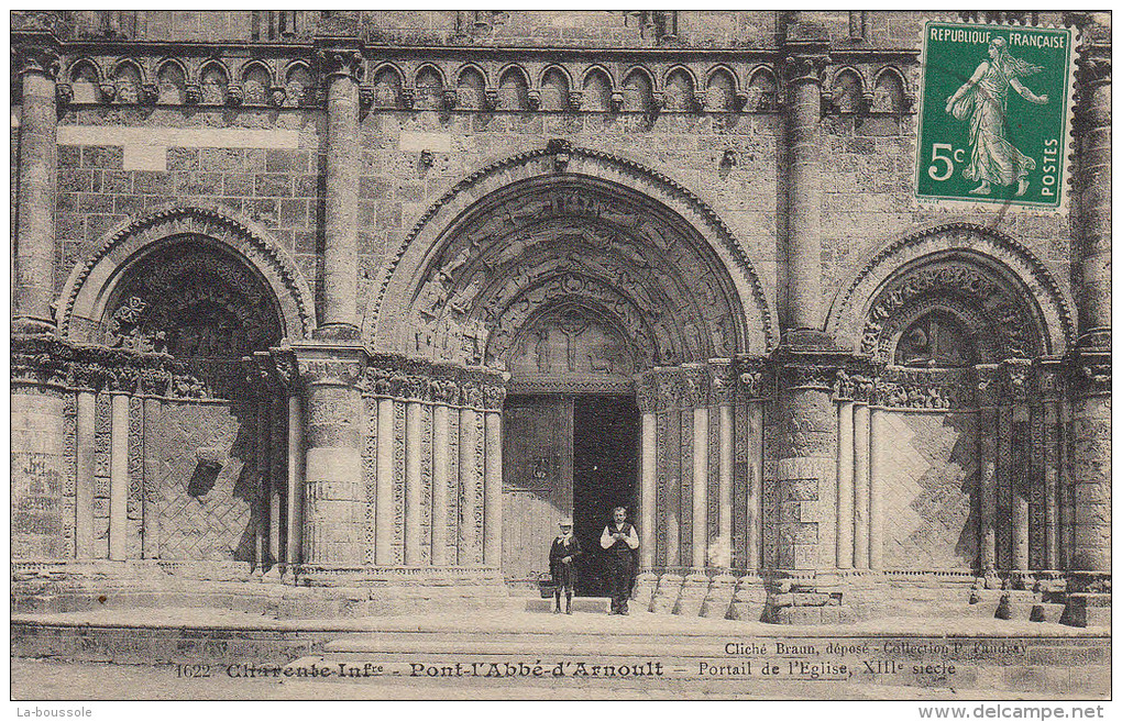 17 PONT L'ABBE D'ARNOULT - portail de l'église