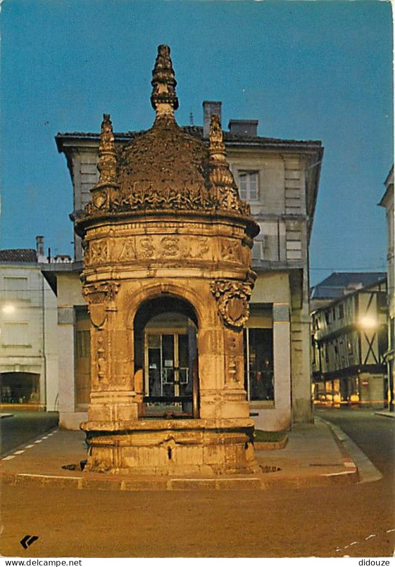 17 - Saint Jean d'Angély - Fontaine du Pilori - Etat pli visible - CPM - Voir Scans Recto-Verso