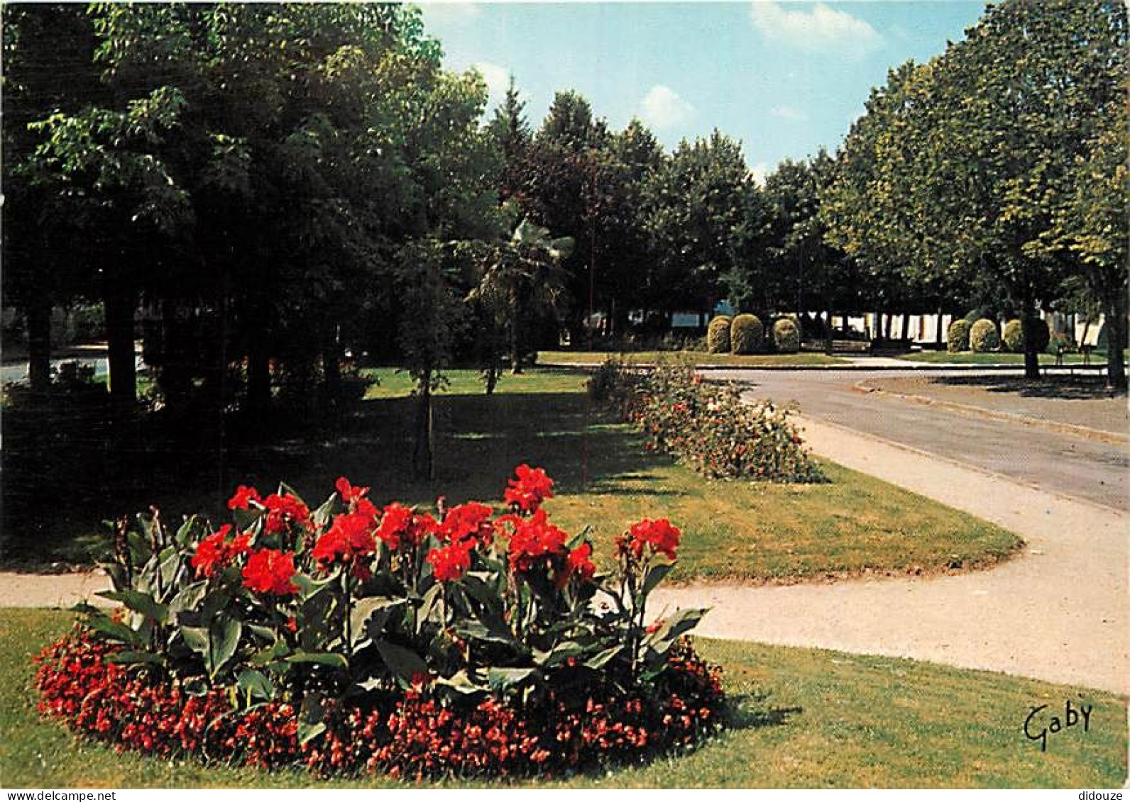 17 - Saint Jean d'Angély - Le Square de la Libération - Fleurs - Carte Neuve - CPM - Voir Scans Recto-Verso