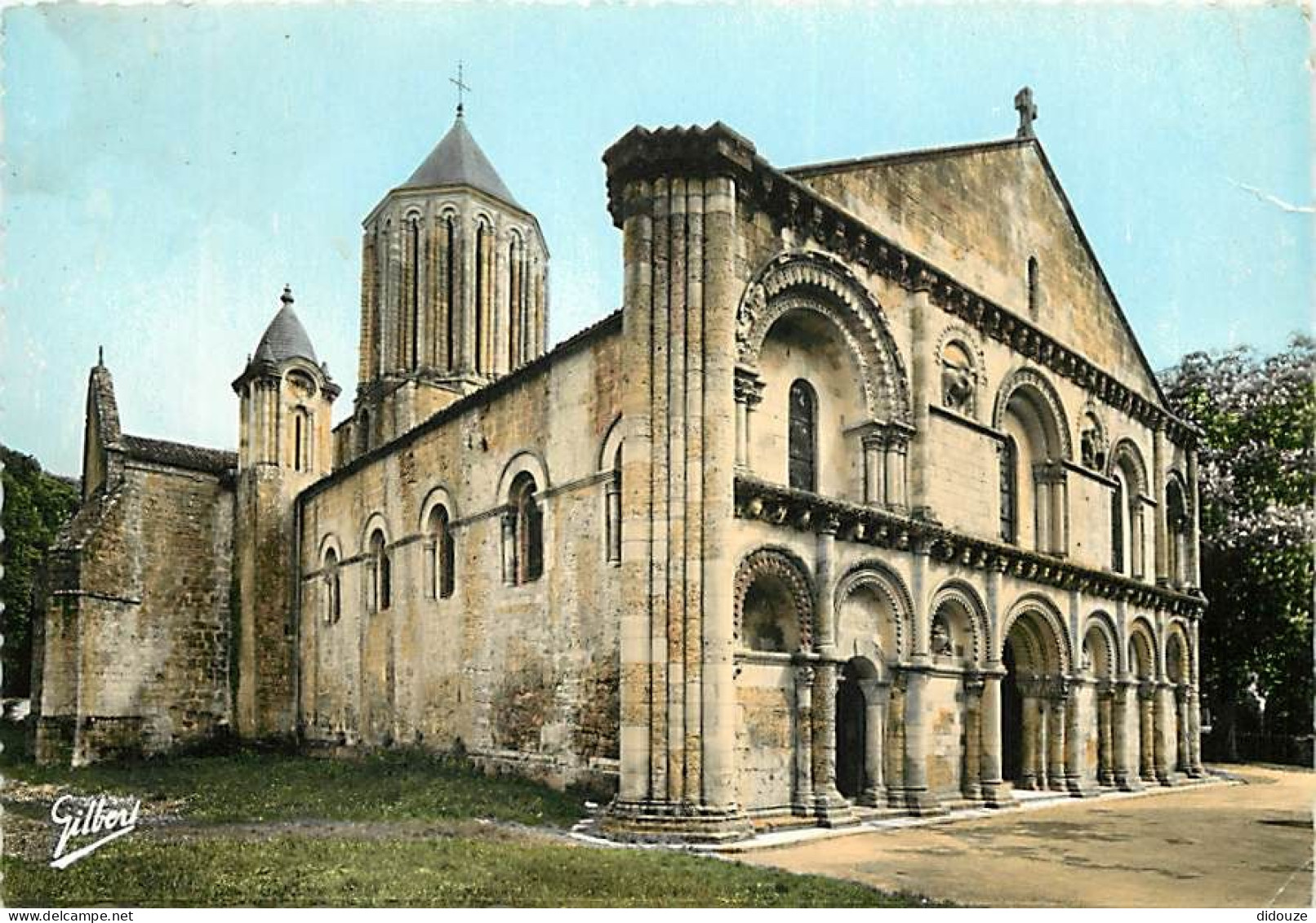 17 - Surgères - L'Eglise Notre-Dame - CPM - Voir Scans Recto-Verso