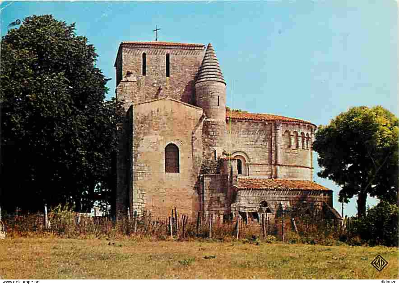 17 - Vaux sur Mer - L'Eglise romane - CPM - Voir Scans Recto-Verso