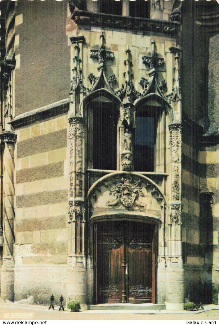 18 AINAY LE VIEIL CHATEAU D AINAY LE VIEIL