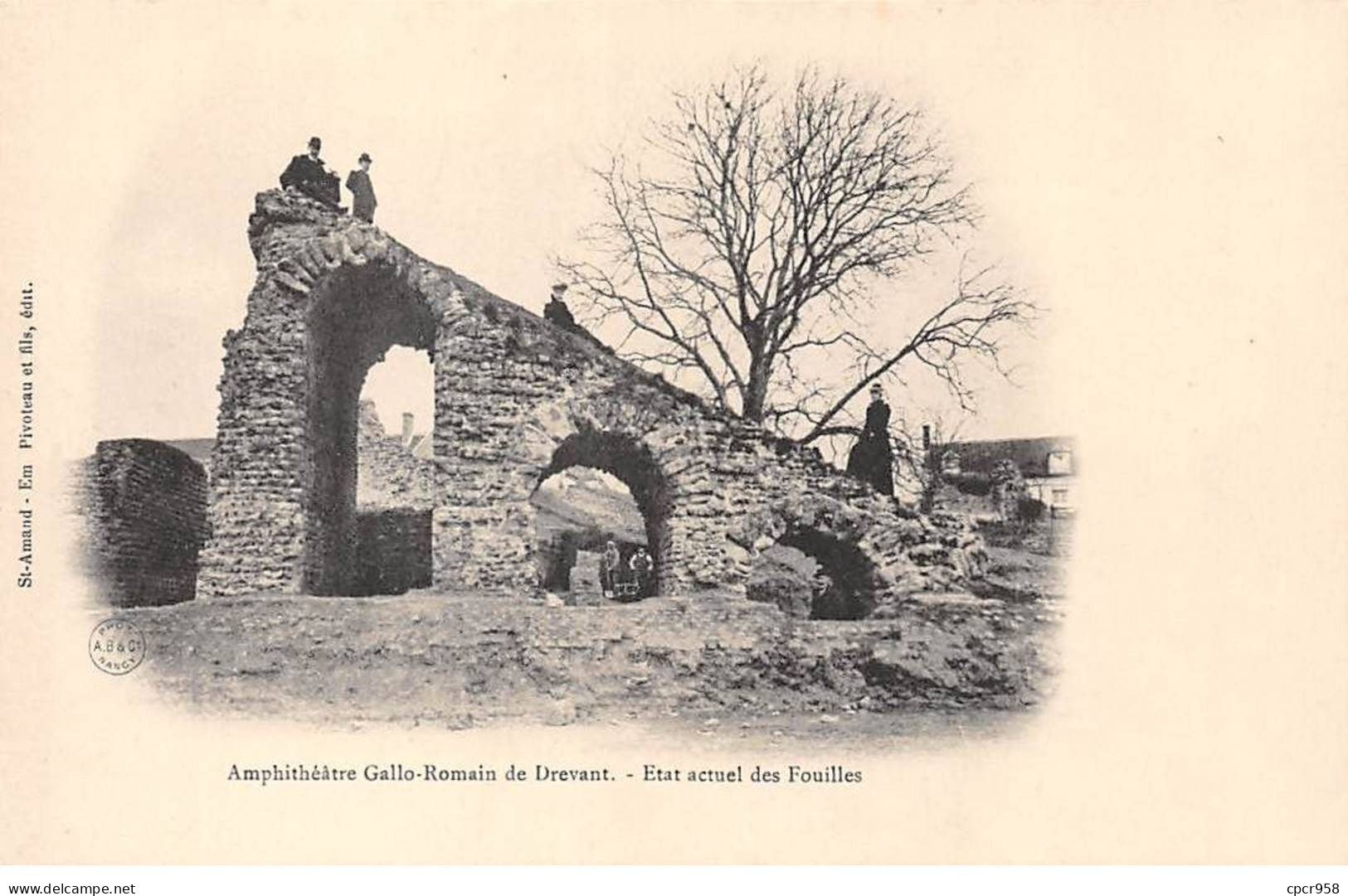 18 - DREVAN - SAN56893 - Amphithéâtre Gallo Romain - Etat actuel des Fouilles