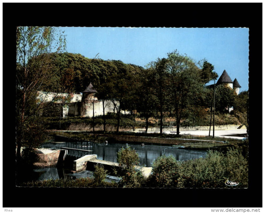 18 - DUN-SUR-AURON