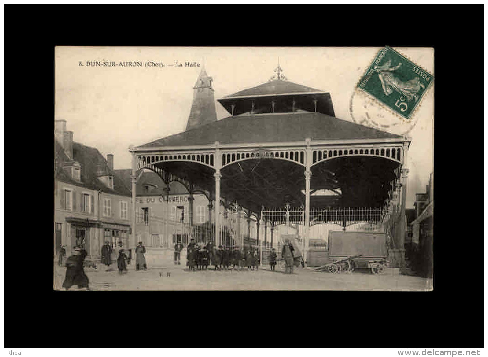 18 - DUN-SUR-AURON - halle - roulotte