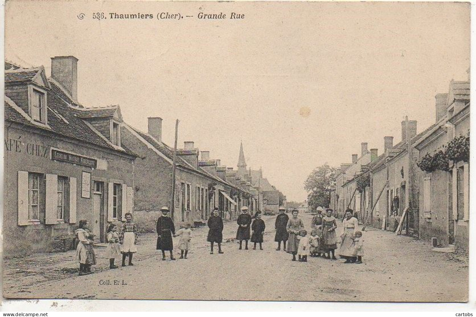 18 THAUMIERS - Grande Rue (très animée)