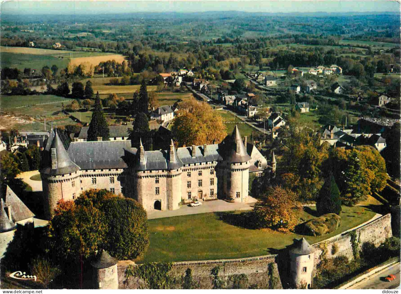 19 - Arnac Pompadour - Vue aérienne - Le château - CPM - Voir Scans Recto-Verso