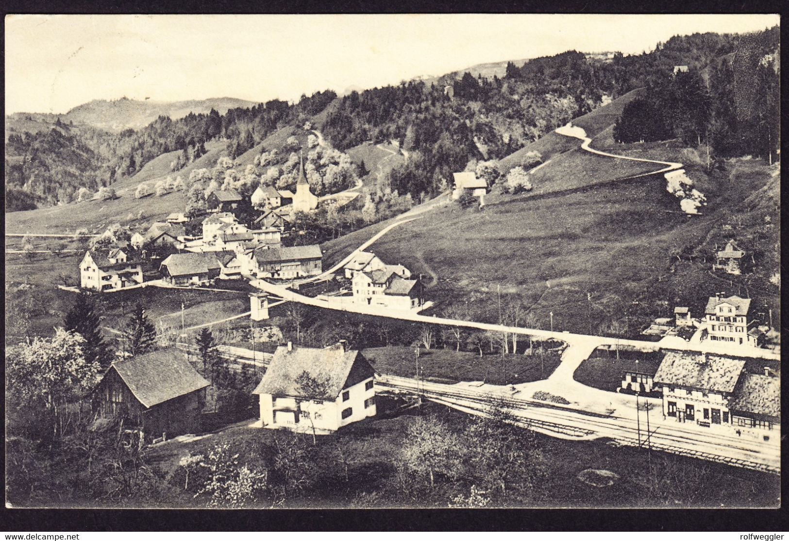1927 gelaufene AK aus Oberhof-Fischenthal. Mit Bahnhof. Gestempelt Fischenthal