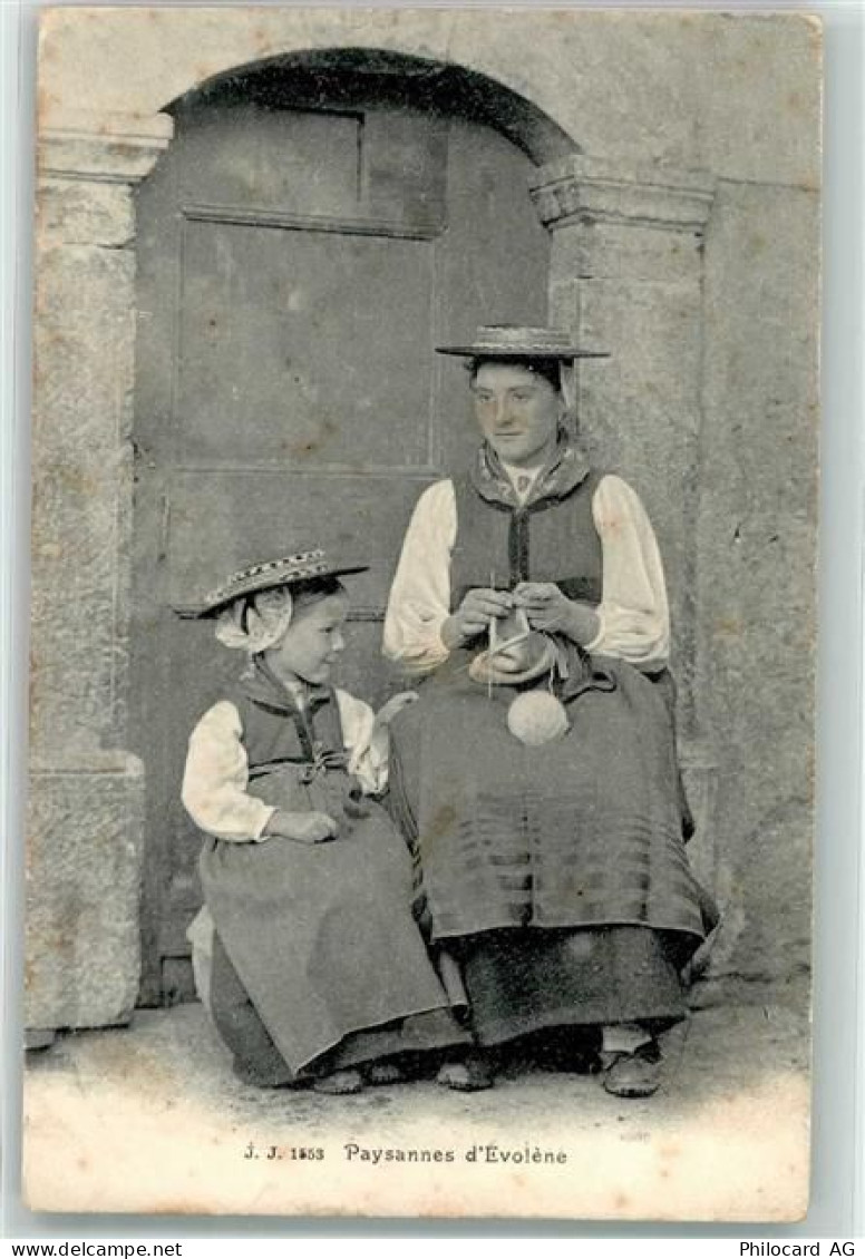 1983 Evolène - Mutter mit Kind am stricken - 39372749