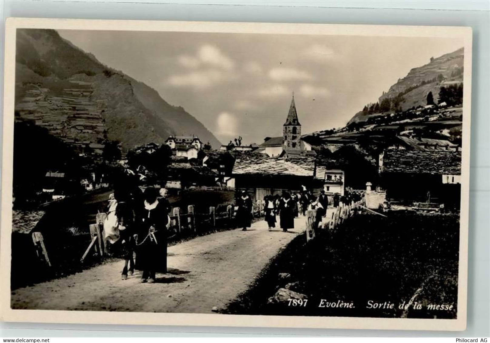 1983 Evolène - Sortie de la messe - 13172895
